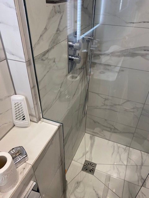 glazed shower door replaced by local glaziers london