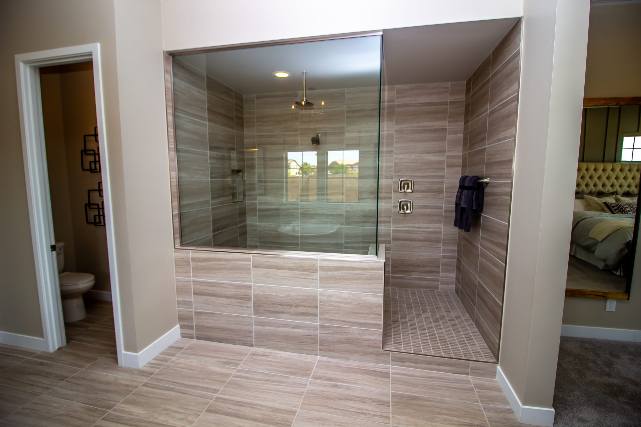 The designers agree! Check why a walk-in shower no doors is the best for new houses!
